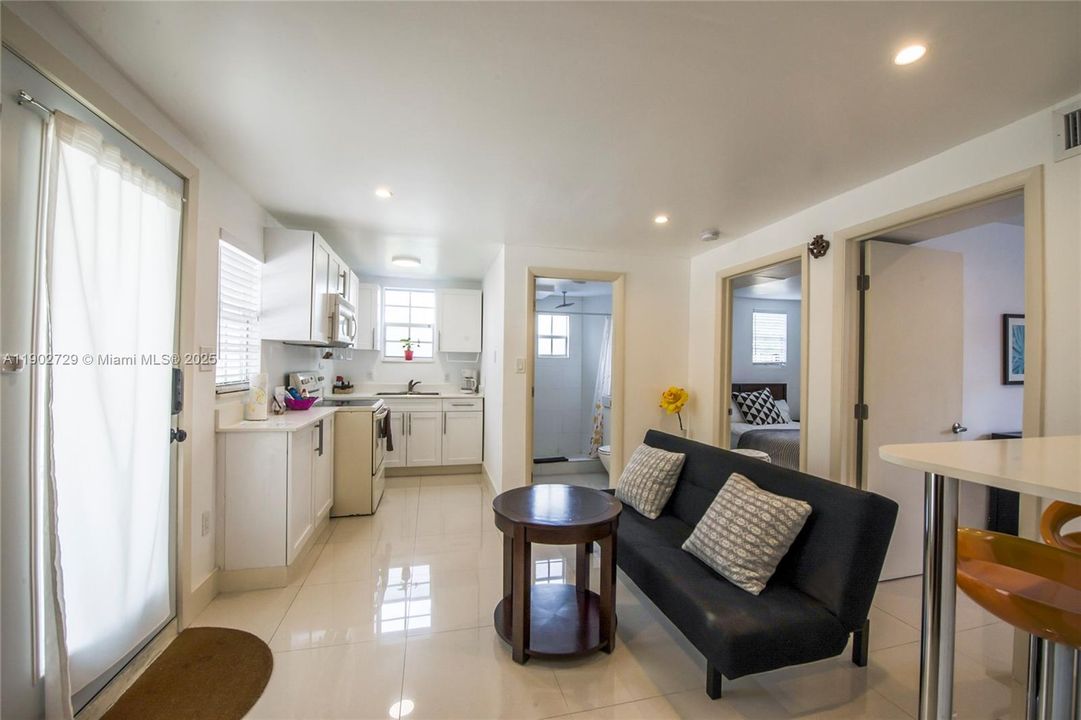 For Rent: $2,200 (2 beds, 2 baths, 970 Square Feet)