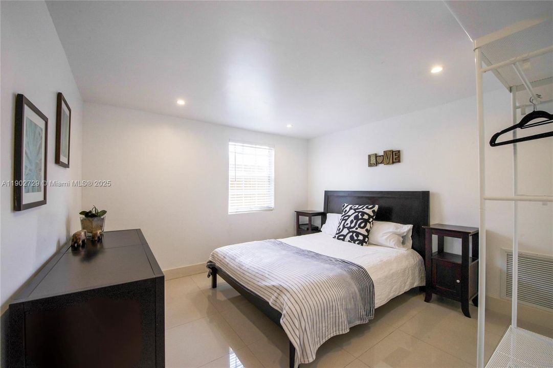 For Rent: $2,200 (2 beds, 2 baths, 970 Square Feet)