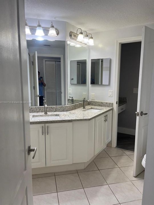 合同活跃: $1,990 (1 贝兹, 1 浴室, 815 平方英尺)