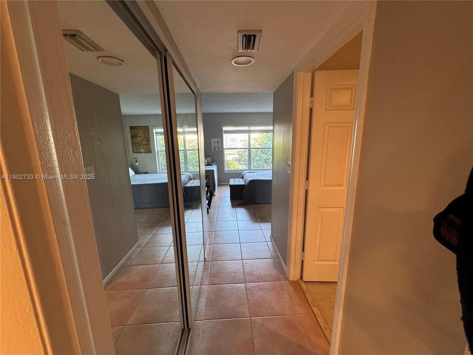 For Sale: $129,000 (1 beds, 1 baths, 800 Square Feet)