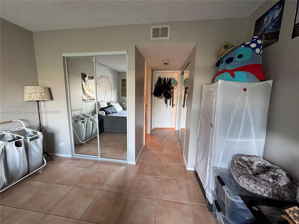 For Sale: $129,000 (1 beds, 1 baths, 800 Square Feet)