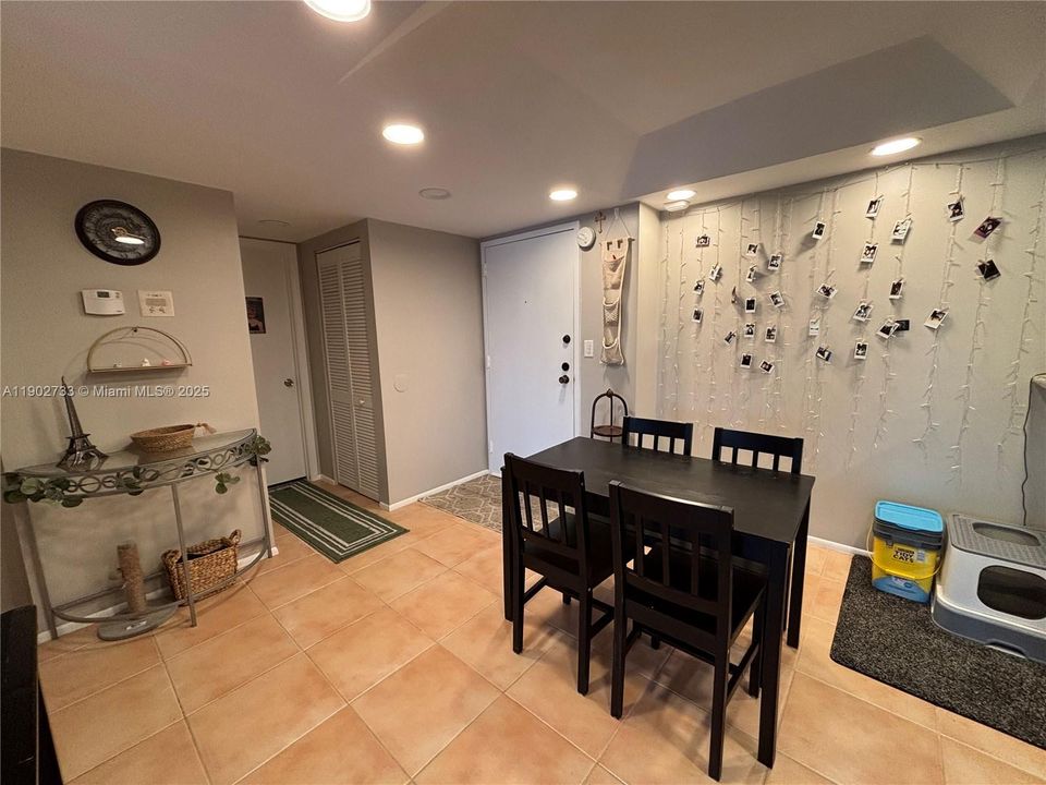 For Sale: $129,000 (1 beds, 1 baths, 800 Square Feet)