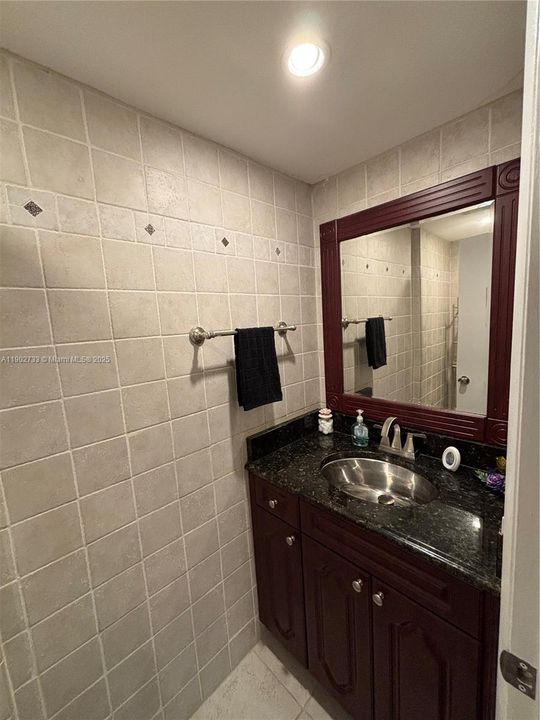 For Sale: $129,000 (1 beds, 1 baths, 800 Square Feet)