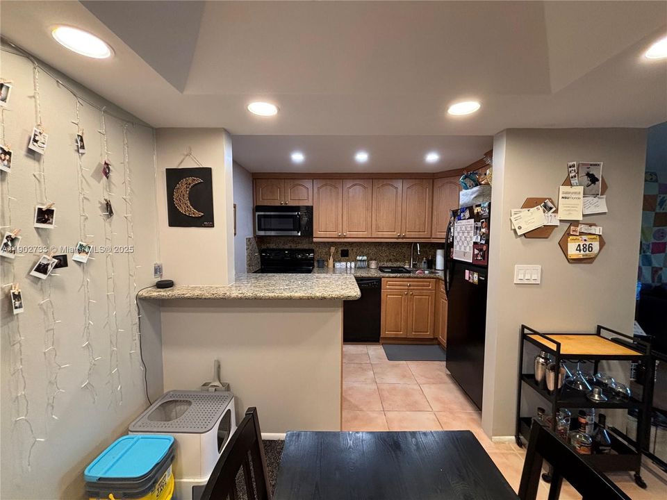 For Sale: $129,000 (1 beds, 1 baths, 800 Square Feet)