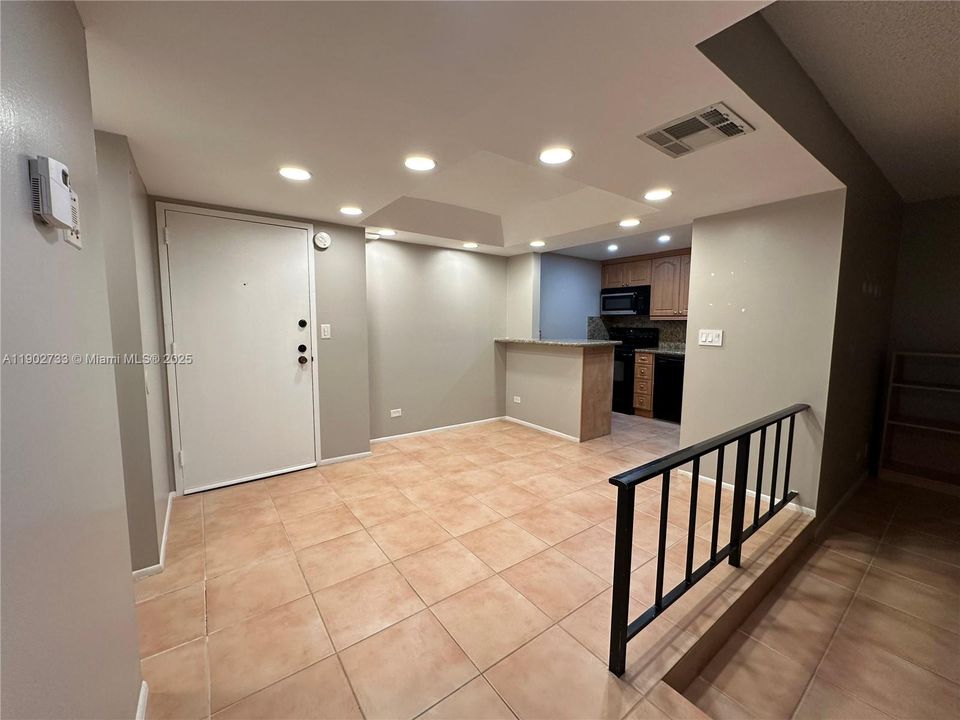 For Sale: $129,000 (1 beds, 1 baths, 800 Square Feet)