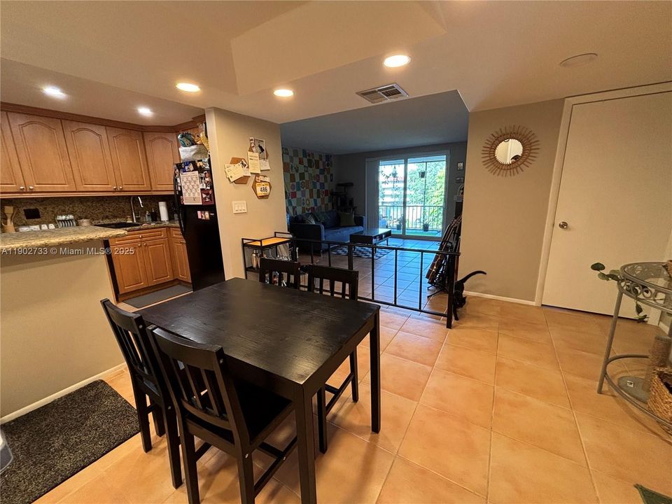 For Sale: $129,000 (1 beds, 1 baths, 800 Square Feet)