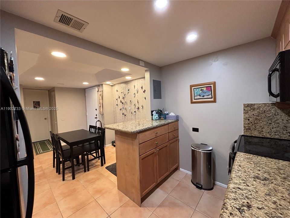 For Sale: $129,000 (1 beds, 1 baths, 800 Square Feet)