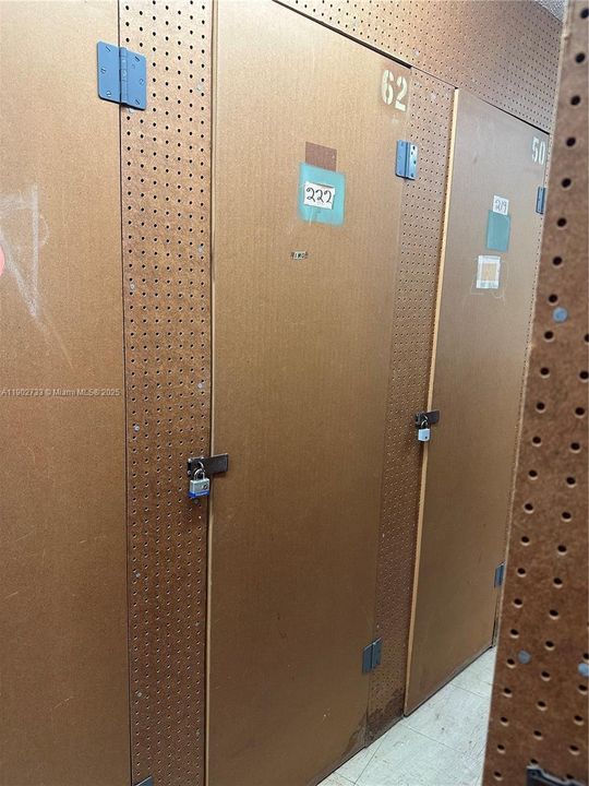 For Sale: $129,000 (1 beds, 1 baths, 800 Square Feet)