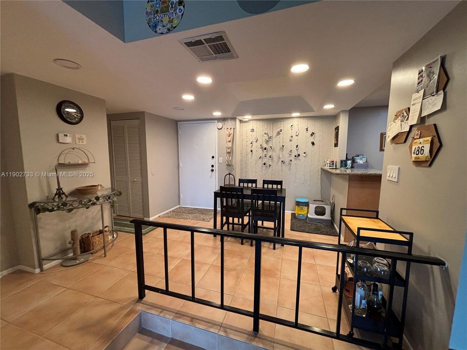 For Sale: $129,000 (1 beds, 1 baths, 800 Square Feet)