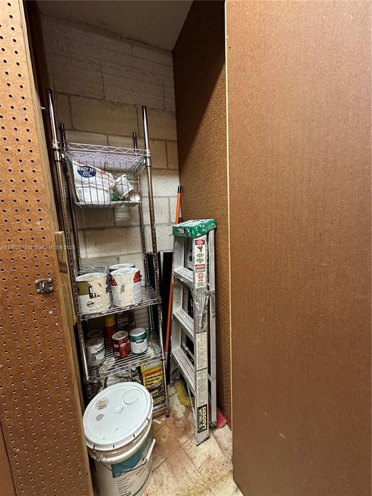 For Sale: $129,000 (1 beds, 1 baths, 800 Square Feet)