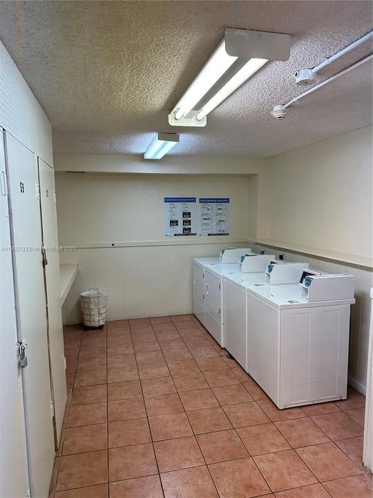 For Sale: $129,000 (1 beds, 1 baths, 800 Square Feet)