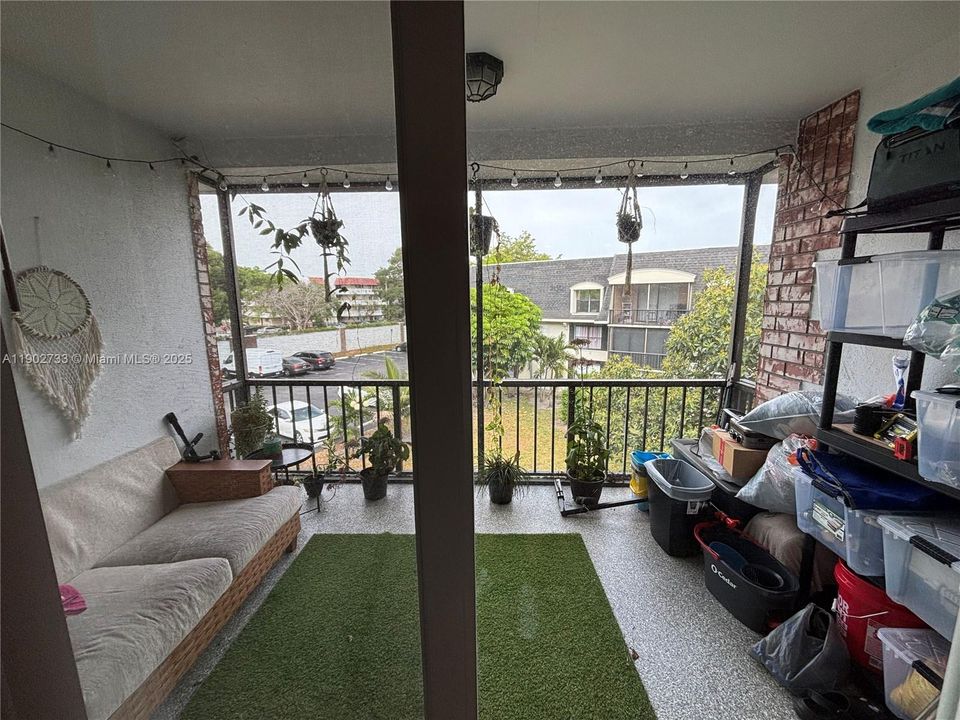 For Sale: $129,000 (1 beds, 1 baths, 800 Square Feet)