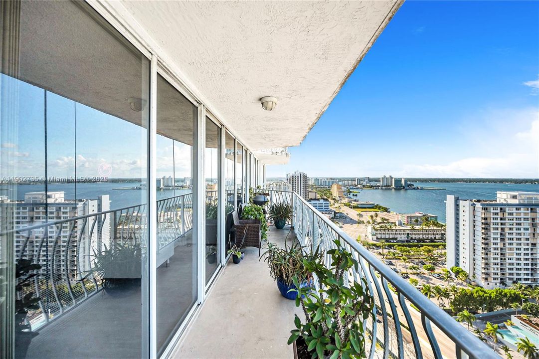 For Sale: $435,000 (2 beds, 2 baths, 1030 Square Feet)