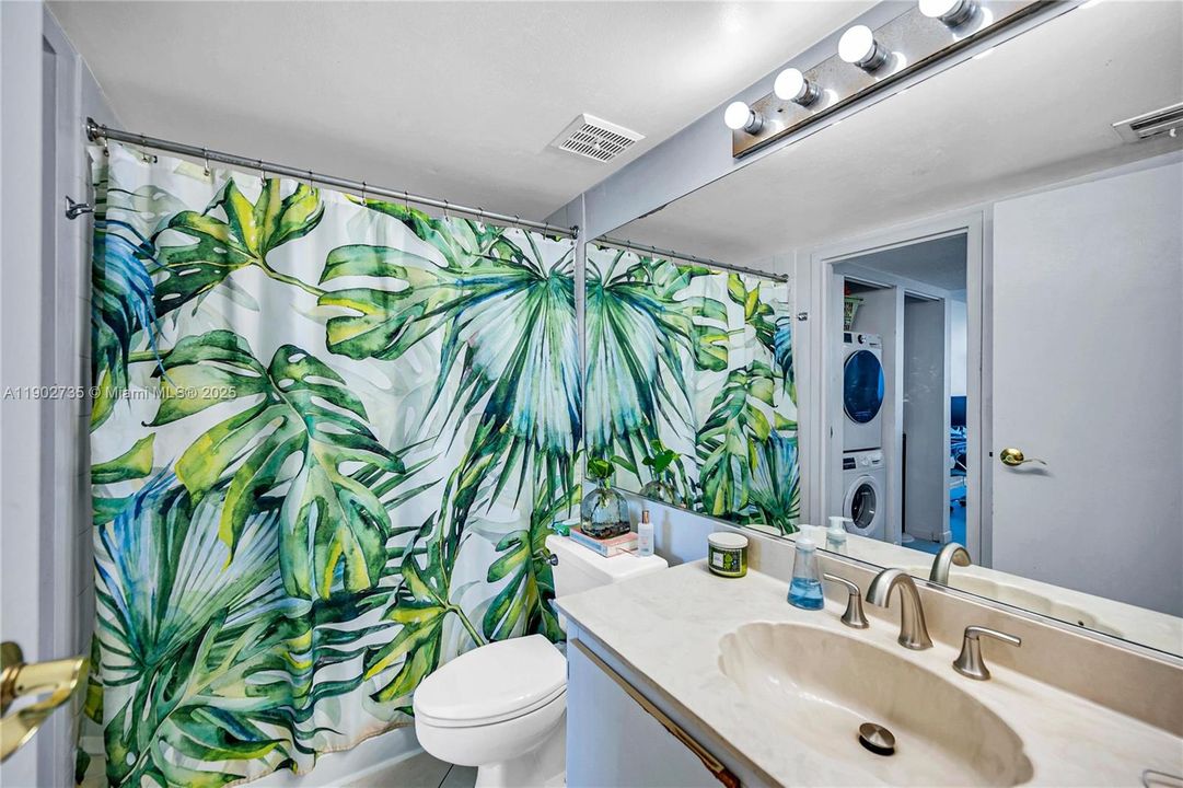 For Sale: $435,000 (2 beds, 2 baths, 1030 Square Feet)