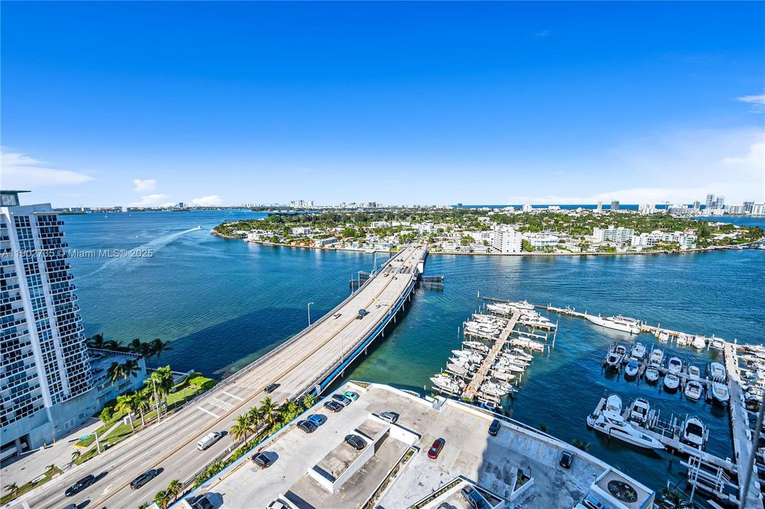 For Sale: $435,000 (2 beds, 2 baths, 1030 Square Feet)