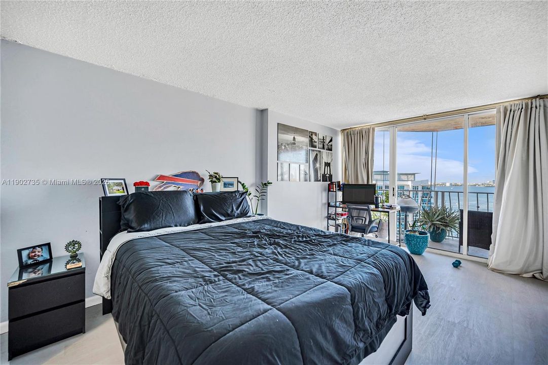 For Sale: $435,000 (2 beds, 2 baths, 1030 Square Feet)