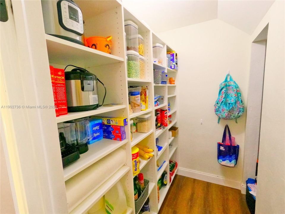 最近售出: $500,000 (3 贝兹, 2 浴室, 1606 平方英尺)