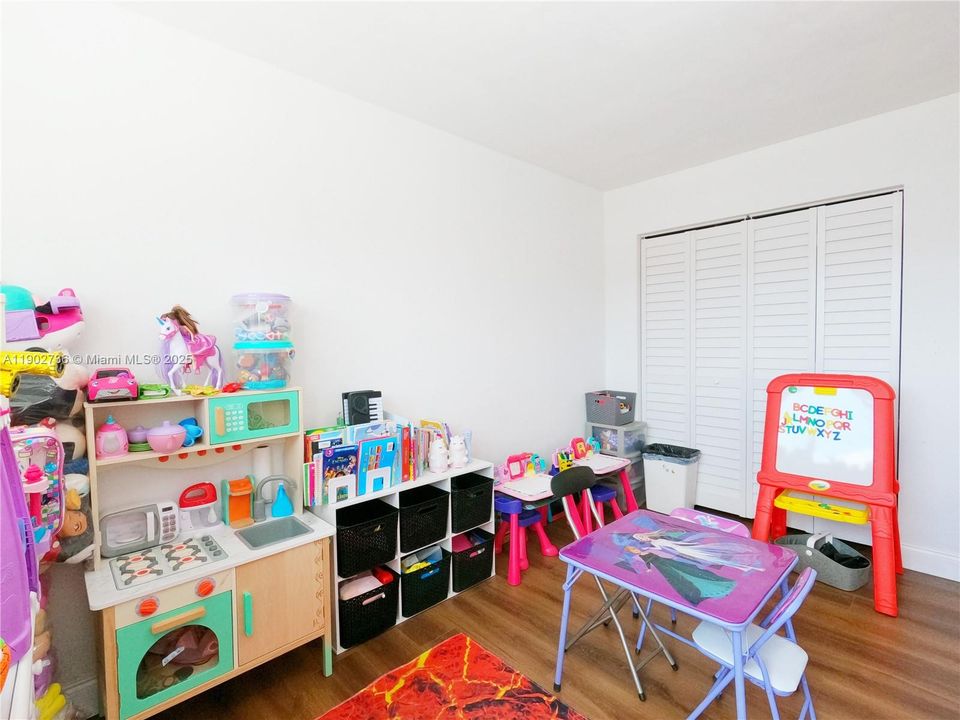 最近售出: $500,000 (3 贝兹, 2 浴室, 1606 平方英尺)