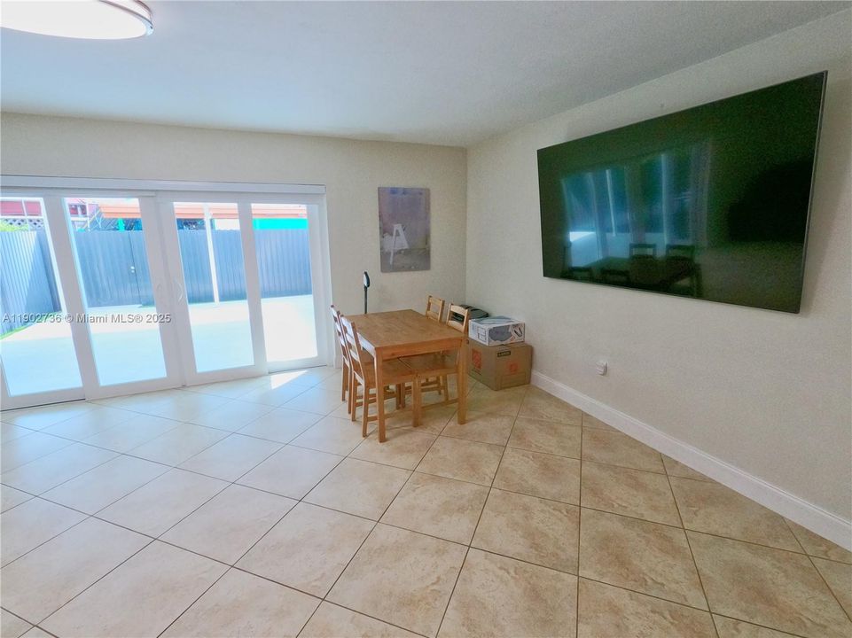 最近售出: $500,000 (3 贝兹, 2 浴室, 1606 平方英尺)