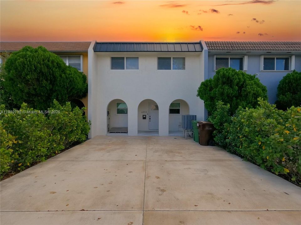 最近售出: $500,000 (3 贝兹, 2 浴室, 1606 平方英尺)