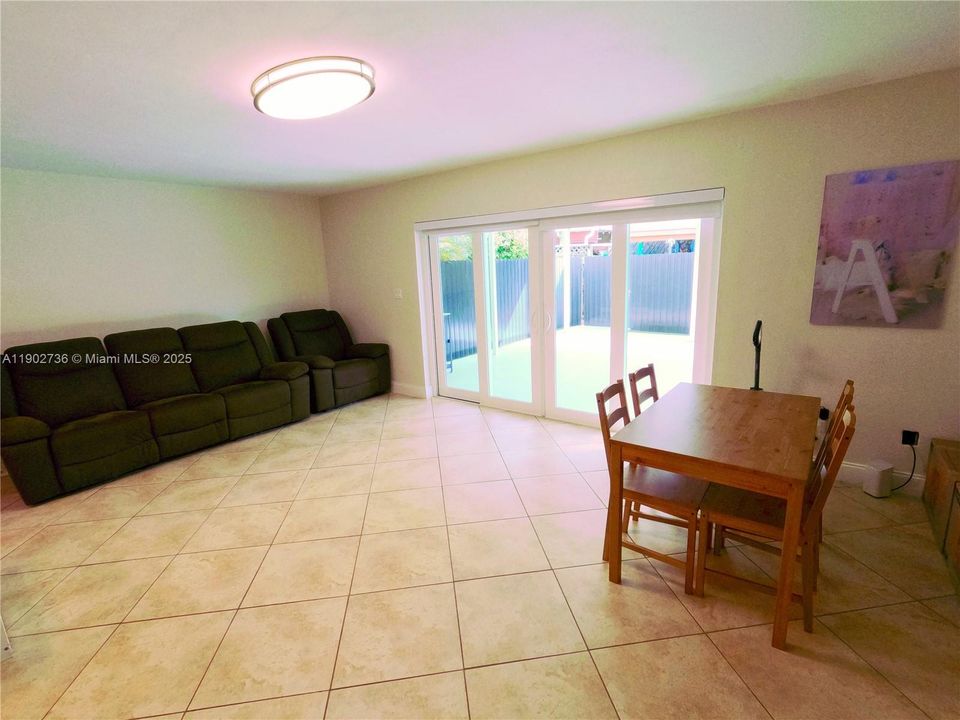 最近售出: $500,000 (3 贝兹, 2 浴室, 1606 平方英尺)