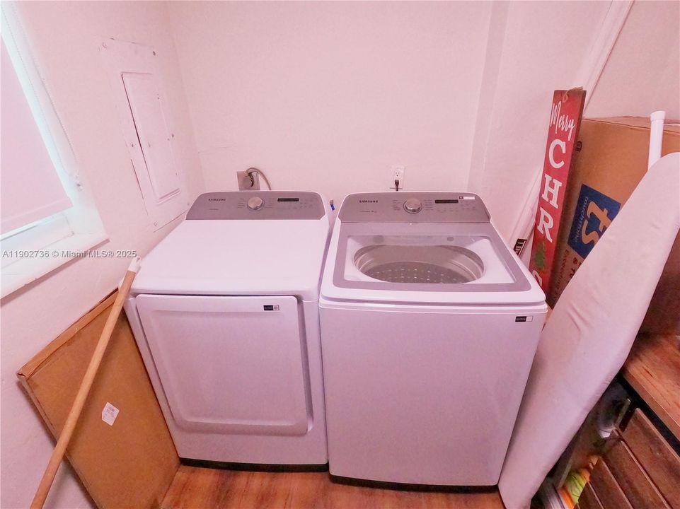 最近售出: $500,000 (3 贝兹, 2 浴室, 1606 平方英尺)