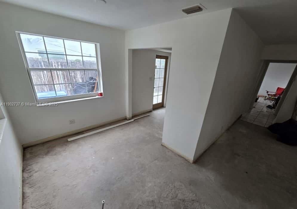 En Venta: $280,000 (2 camas, 1 baños, 880 Pies cuadrados)