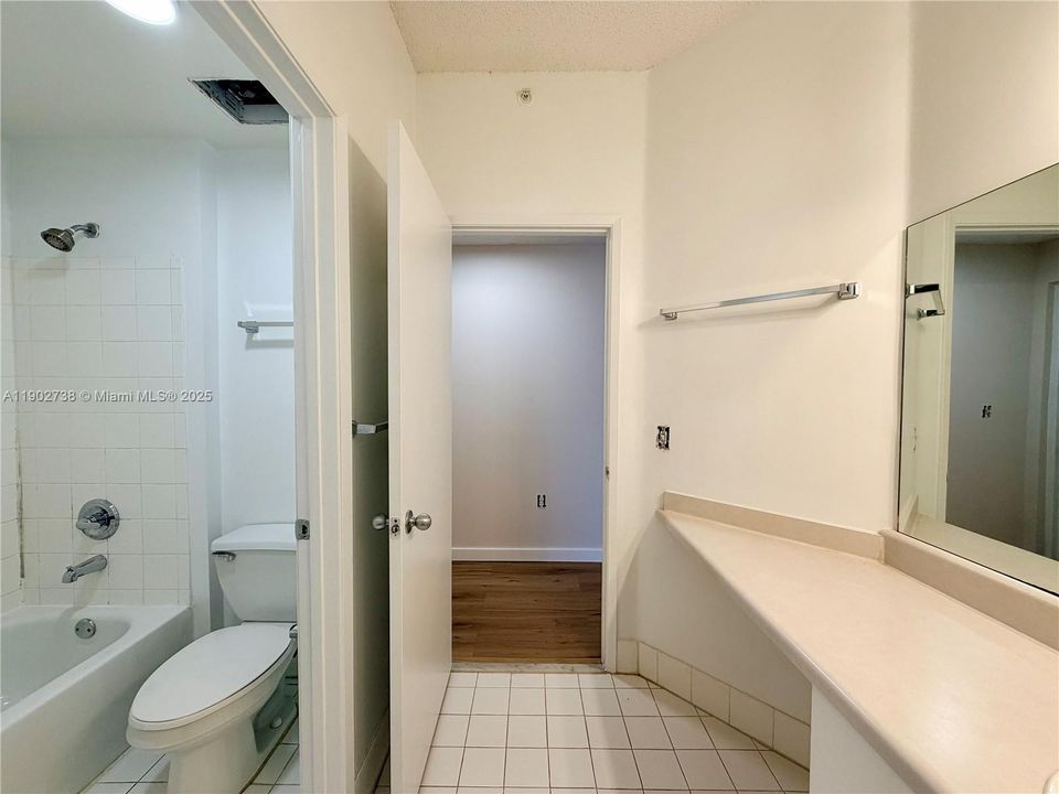 Activo con contrato: $2,050 (2 camas, 2 baños, 1183 Pies cuadrados)