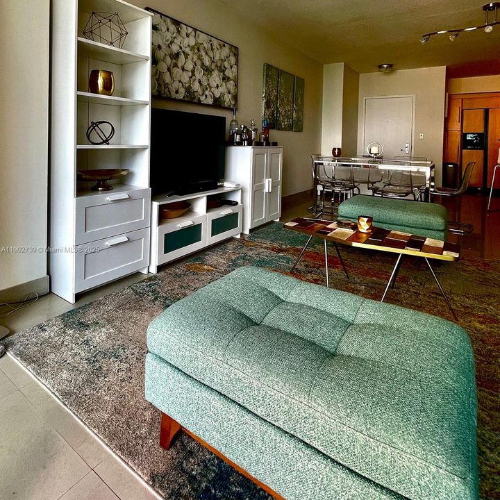 For Rent: $4,000 (2 beds, 2 baths, 1105 Square Feet)