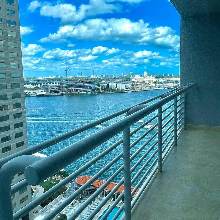 For Rent: $4,000 (2 beds, 2 baths, 1105 Square Feet)