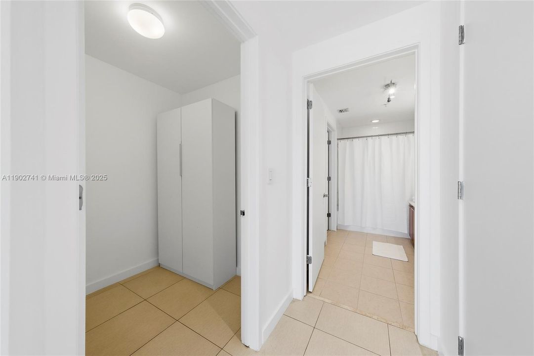 Recently Sold: $735,000 (2 beds, 2 baths, 1142 Square Feet)