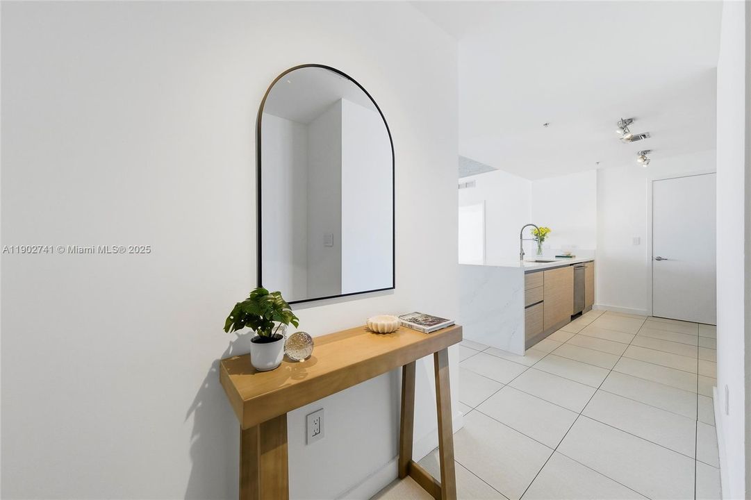 Recently Sold: $735,000 (2 beds, 2 baths, 1142 Square Feet)