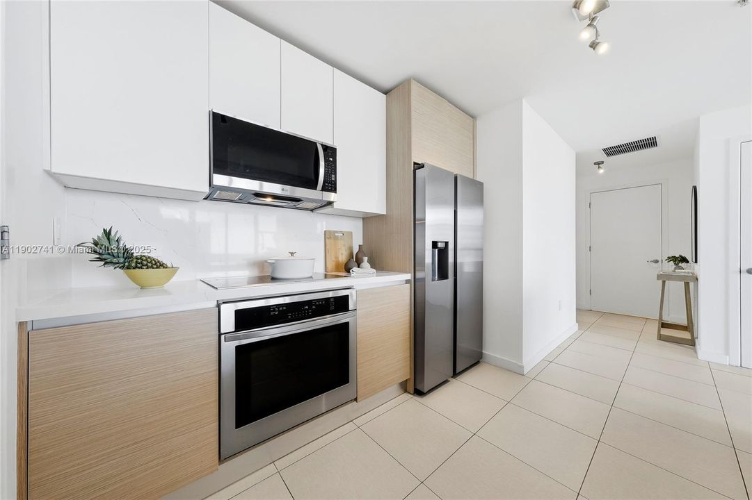 Recently Sold: $735,000 (2 beds, 2 baths, 1142 Square Feet)