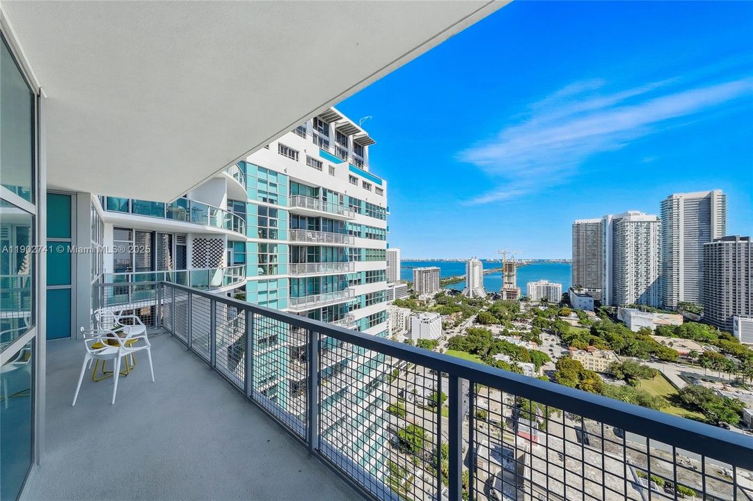Recently Sold: $735,000 (2 beds, 2 baths, 1142 Square Feet)