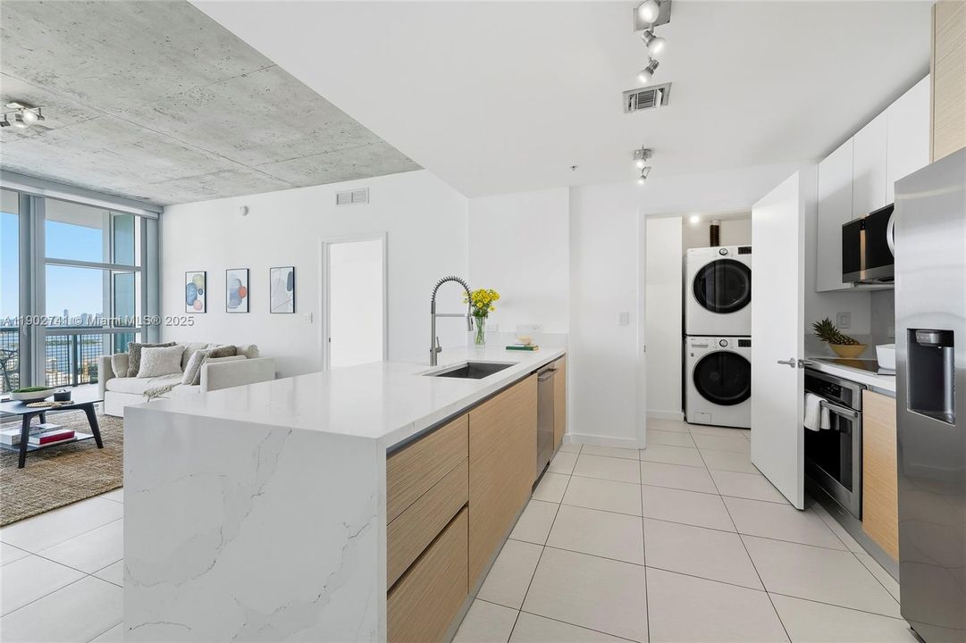 Recently Sold: $735,000 (2 beds, 2 baths, 1142 Square Feet)