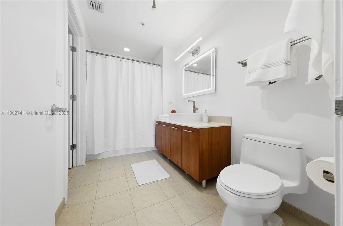 Recently Sold: $735,000 (2 beds, 2 baths, 1142 Square Feet)