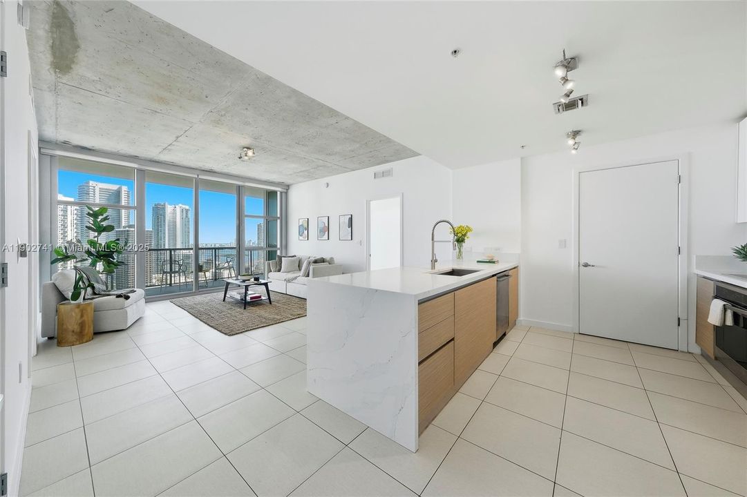 Recently Sold: $735,000 (2 beds, 2 baths, 1142 Square Feet)