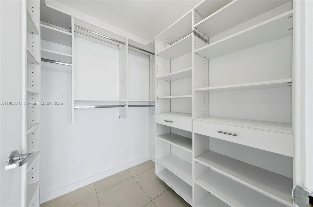 Recently Sold: $735,000 (2 beds, 2 baths, 1142 Square Feet)