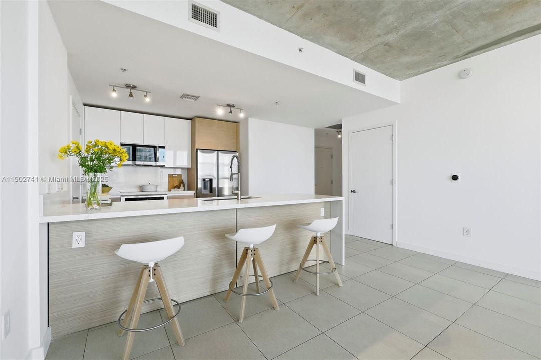 Recently Sold: $735,000 (2 beds, 2 baths, 1142 Square Feet)