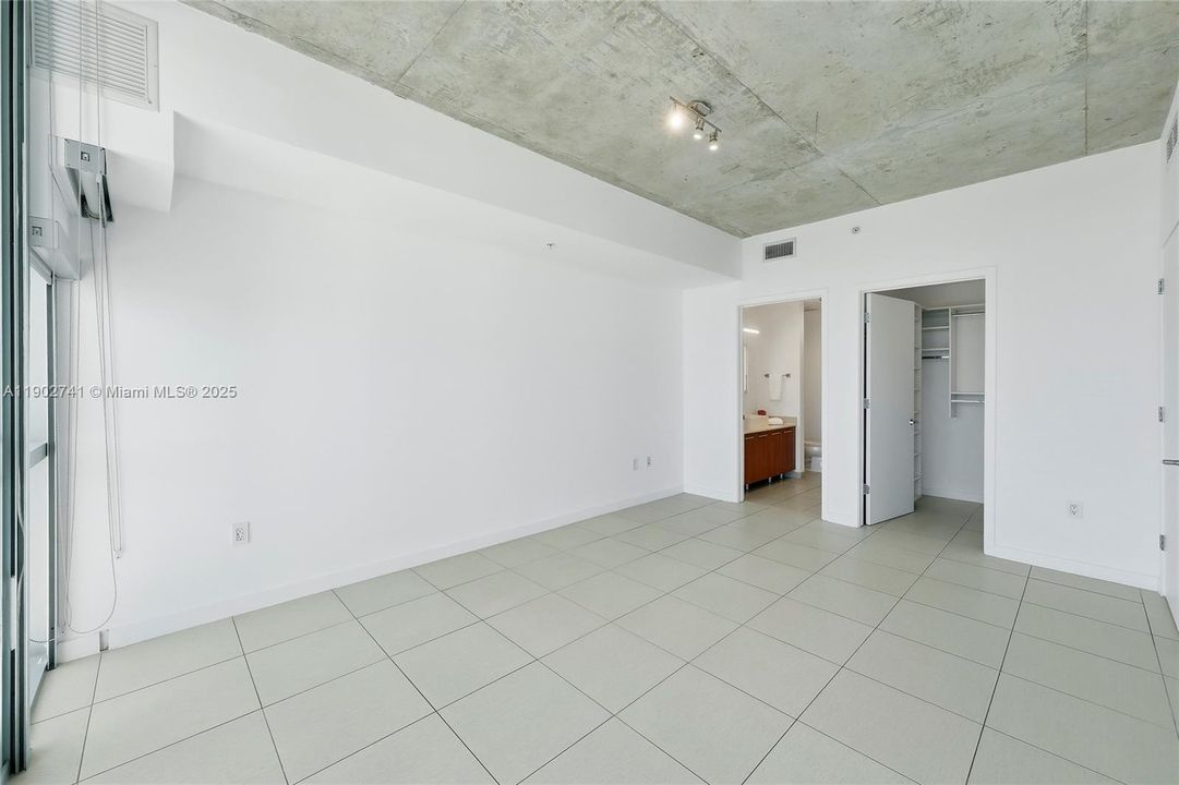 Recently Sold: $735,000 (2 beds, 2 baths, 1142 Square Feet)