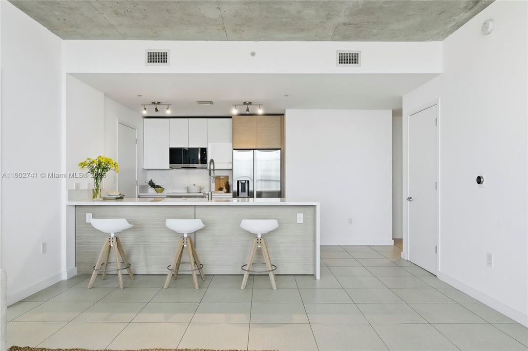 Recently Sold: $735,000 (2 beds, 2 baths, 1142 Square Feet)