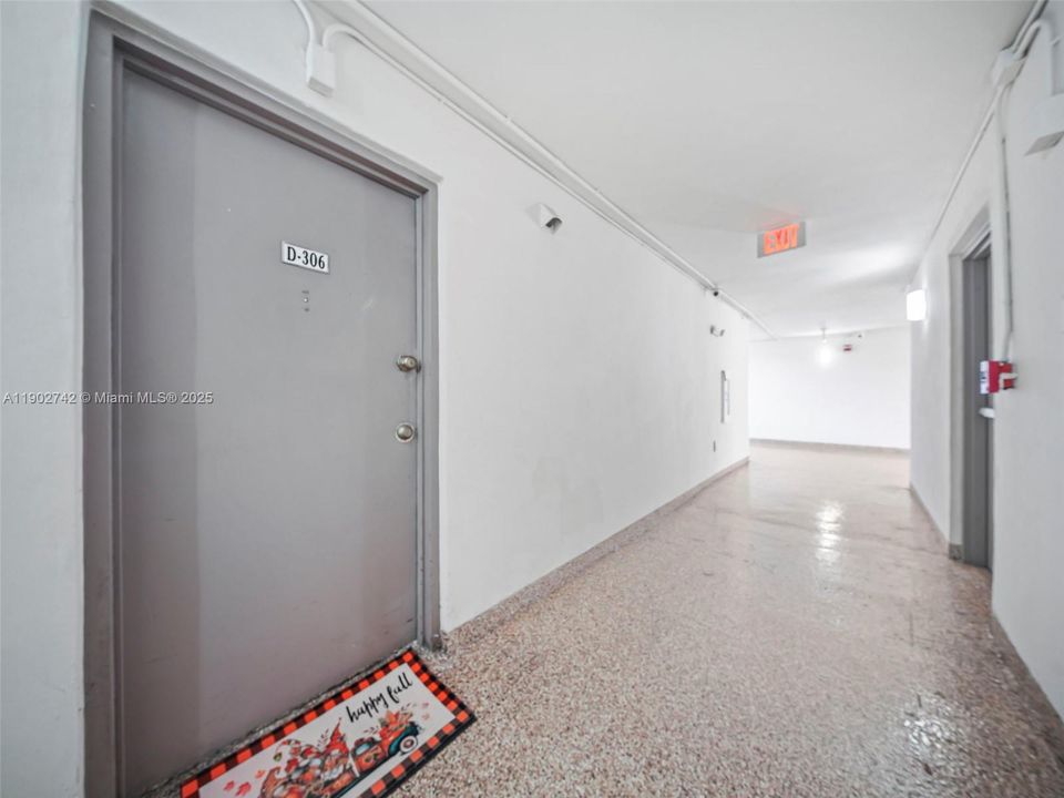 Recently Rented: $2,100 (2 beds, 1 baths, 721 Square Feet)