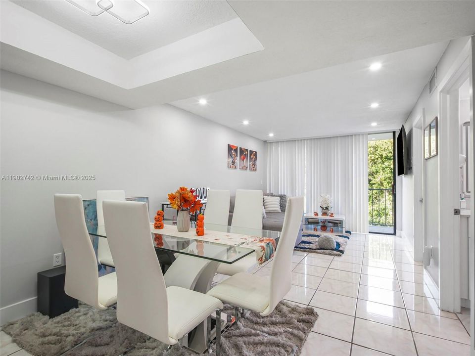 Recently Rented: $2,100 (2 beds, 1 baths, 721 Square Feet)