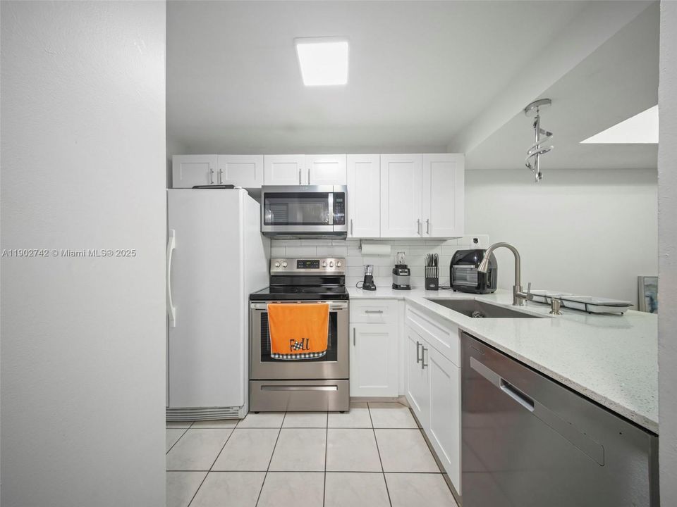 Recently Rented: $2,100 (2 beds, 1 baths, 721 Square Feet)