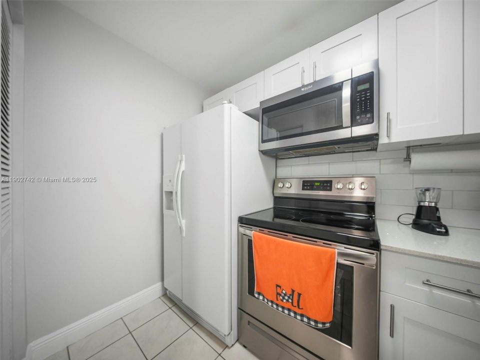 Recently Rented: $2,100 (2 beds, 1 baths, 721 Square Feet)
