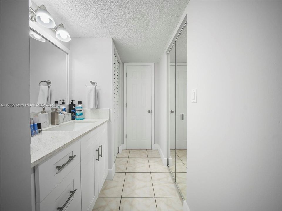 Recently Rented: $2,100 (2 beds, 1 baths, 721 Square Feet)