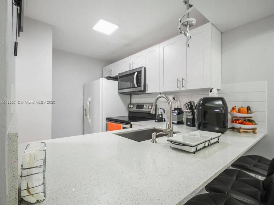Recently Rented: $2,100 (2 beds, 1 baths, 721 Square Feet)