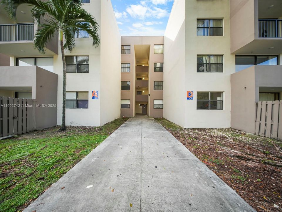 Recently Rented: $2,100 (2 beds, 1 baths, 721 Square Feet)