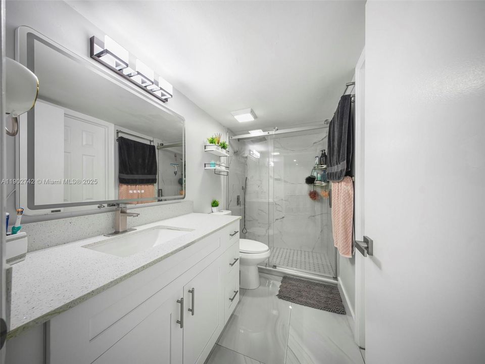 Recently Rented: $2,100 (2 beds, 1 baths, 721 Square Feet)