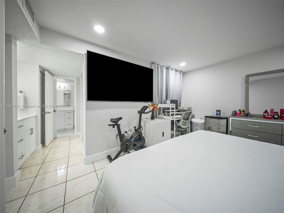 Recently Rented: $2,100 (2 beds, 1 baths, 721 Square Feet)